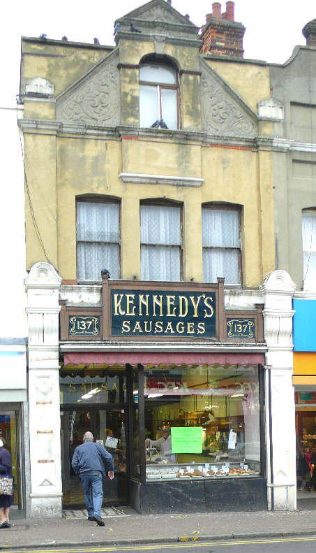 32, Kennedy's in Penge High St closes, 2009.jpg